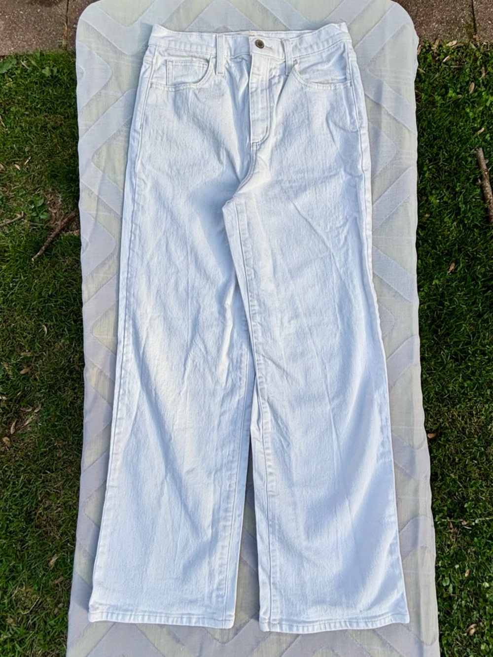 Universal Thread High Rise Wide Leg White Denim Jeans Size 6R NWOT - Picture 3 of 16